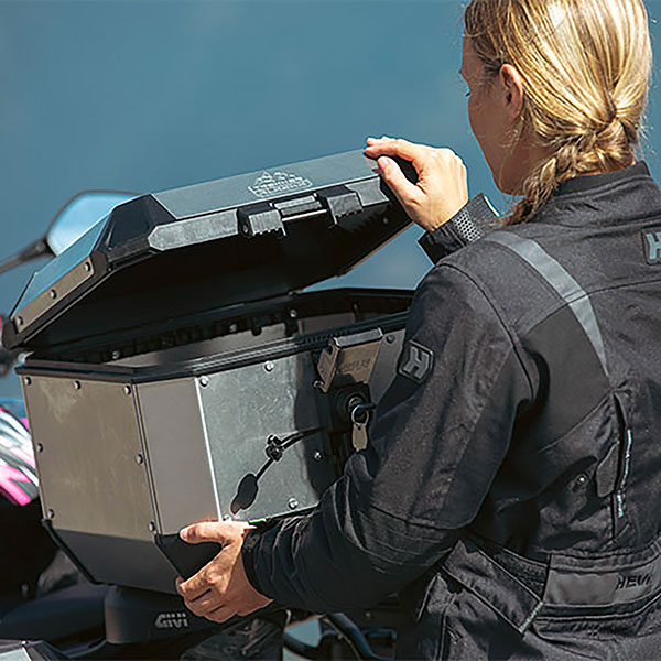 givi_luggage_ala44a_trekker_alaska_top_box_-_44_litre_lifestyle1.jpg