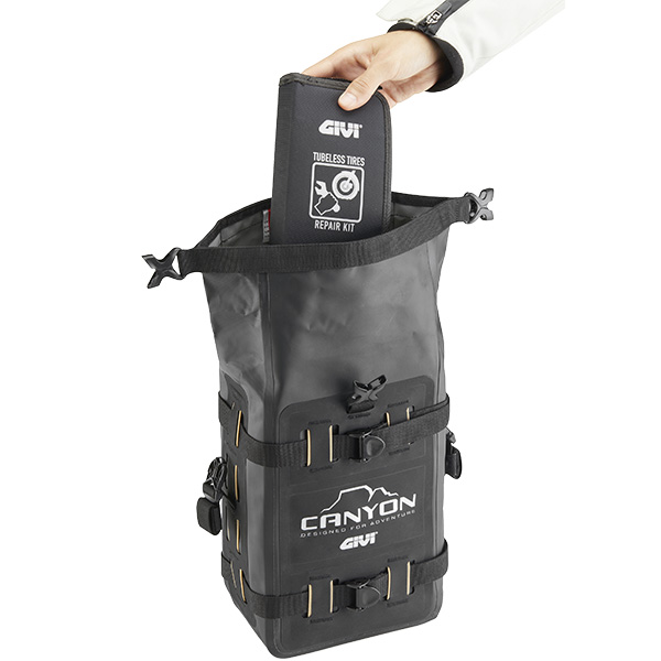 givi_soft-luggage_grt722b_detail1.jpg