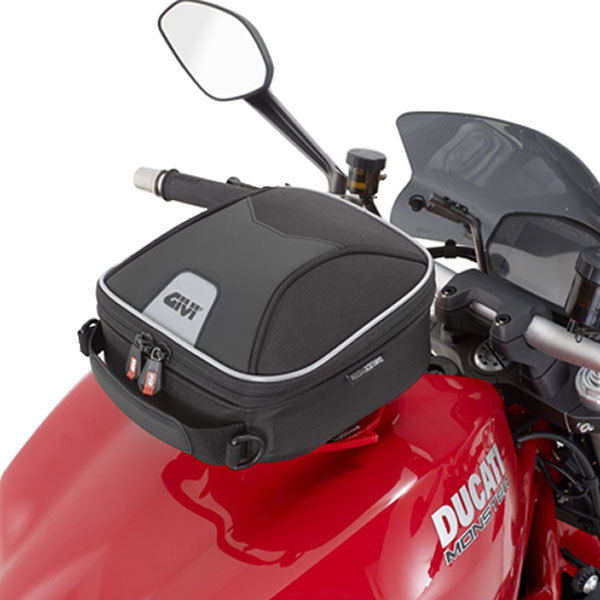 givi_xstream_soft-luggage_tanklock-bag_xs319_detail3.jpg
