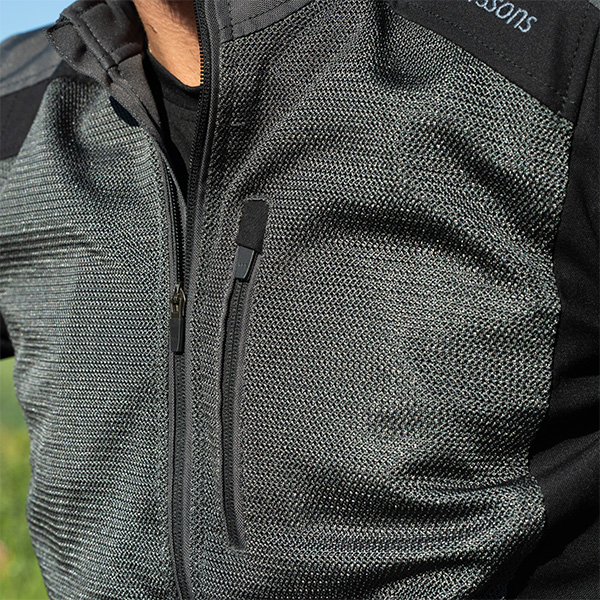 halvarssons_textile-jacket_arvika_dark-grey_lifestyle1.jpg