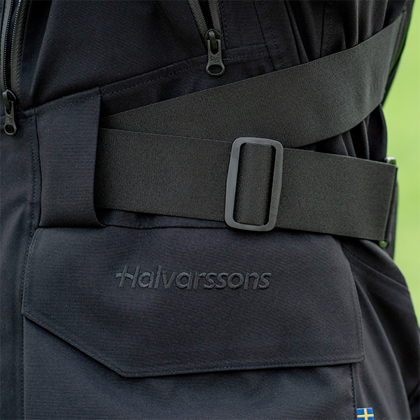 halvarssons_textile-jackets_dalen_black_lifestyle2.jpg