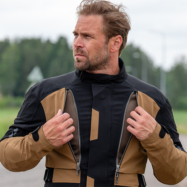 halvarssons_textile-jackets_vinvallen_brown-black_lifestyle1.jpg