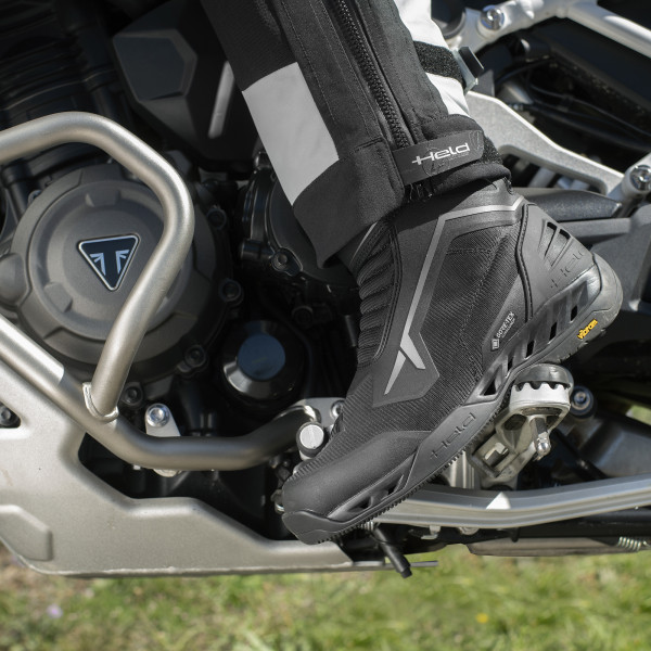 held_boots_ventuma_gtx_black_lifestyle1.jpg