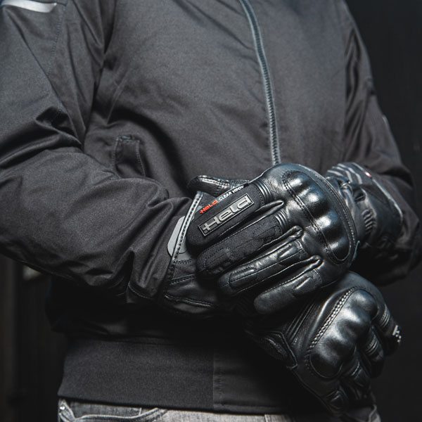 held_gloves_twin-ii_black_lifestyle1.jpg