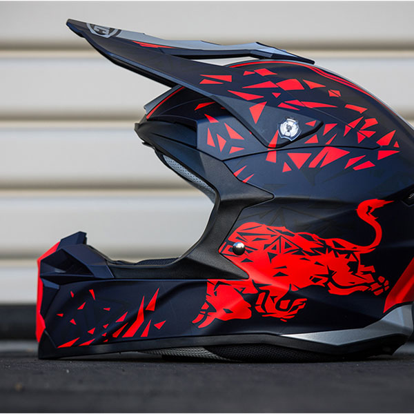 hjc_helmet_i50_redbullspielburg_lifestyle1.jpg