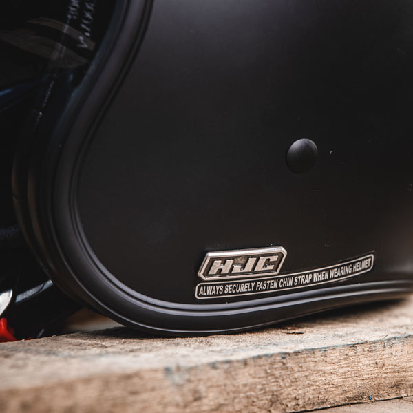 hjc_helmet_v30_matt-black_lifestyle9.jpg