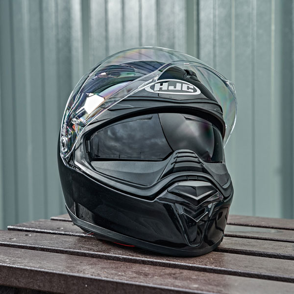 hjc_helmets_f70_solid_gloss-black_lifestyle2.jpg