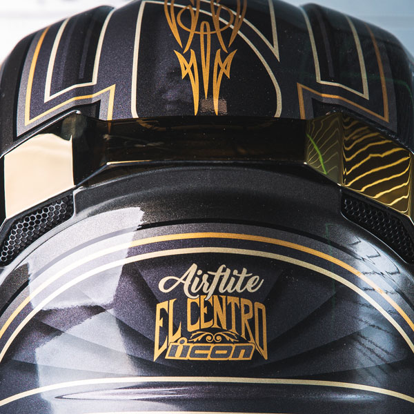 icon_helmet_airflite_el-centro_black-gold_lifestyle4.jpg