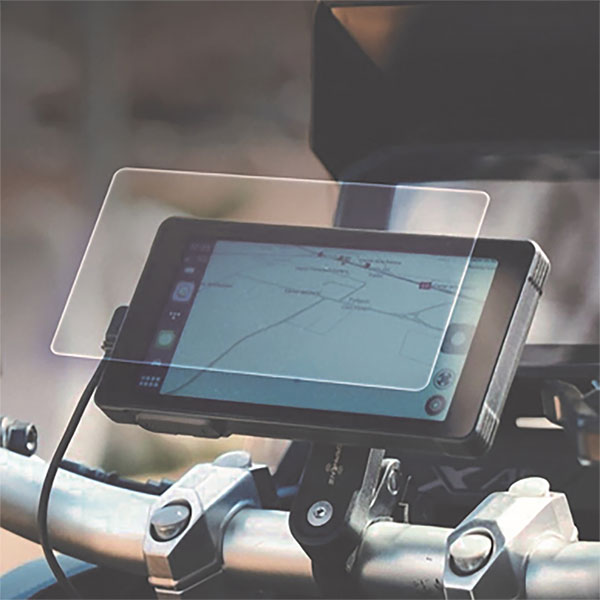 interphone_electronic-accessories_tempered-glass-protector_ridesync55_lifestyle1.jpg