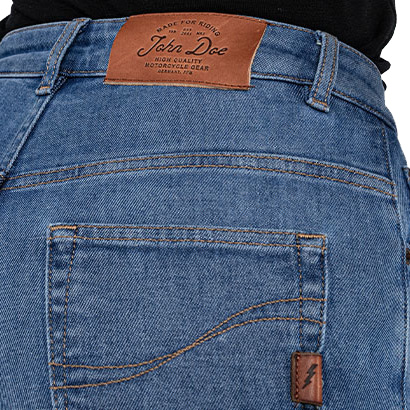 john-doe_jeans_ladies-mono-ruby-aramid-denim_light-blue_lifestyle7.jpg