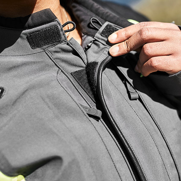 klim_ladies_jacket_latitude_hi-vis_lifestyle2.jpg