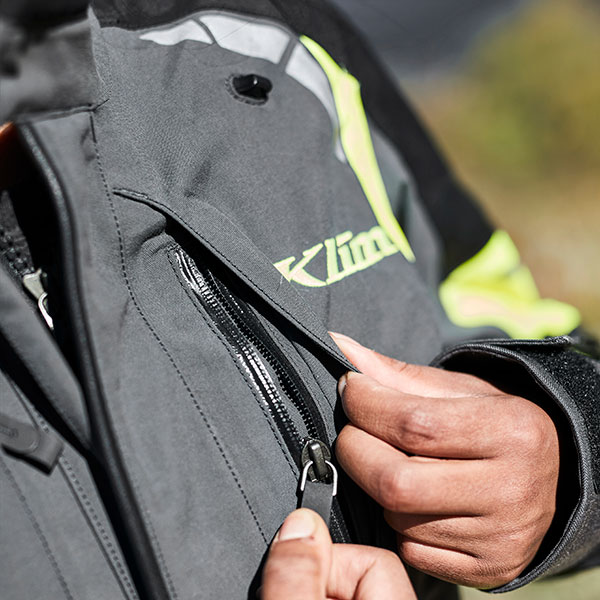 klim_ladies_jacket_latitude_hi-vis_lifestyle3.jpg