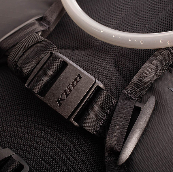 klim_luggage_arsenal-trail-10l_stealth-black_detail2.jpg