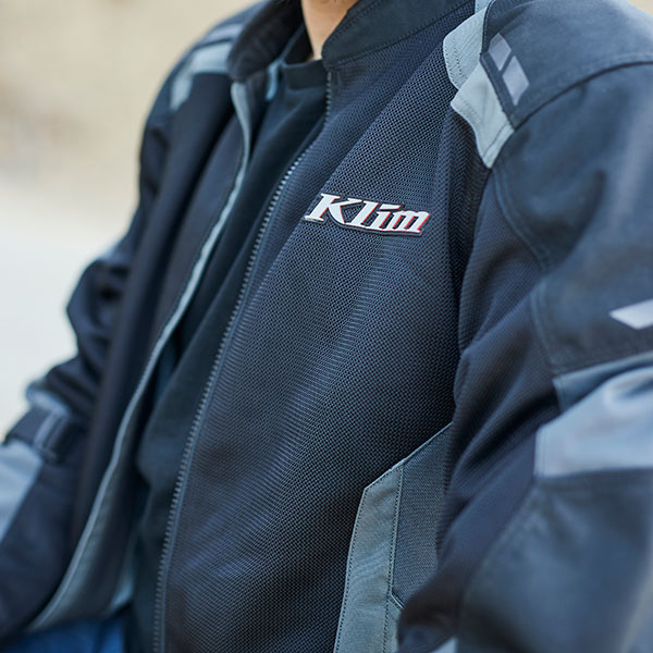 klim_textile-jacket_induction_black_lifestyle5.jpg