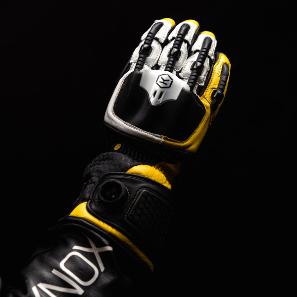 knox_gloves_handroid-mk5_yellow_lifestyle.jpg