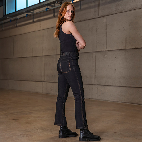 knox_jeans_ladies-cartmel_rust-black_lifestyle1.jpg