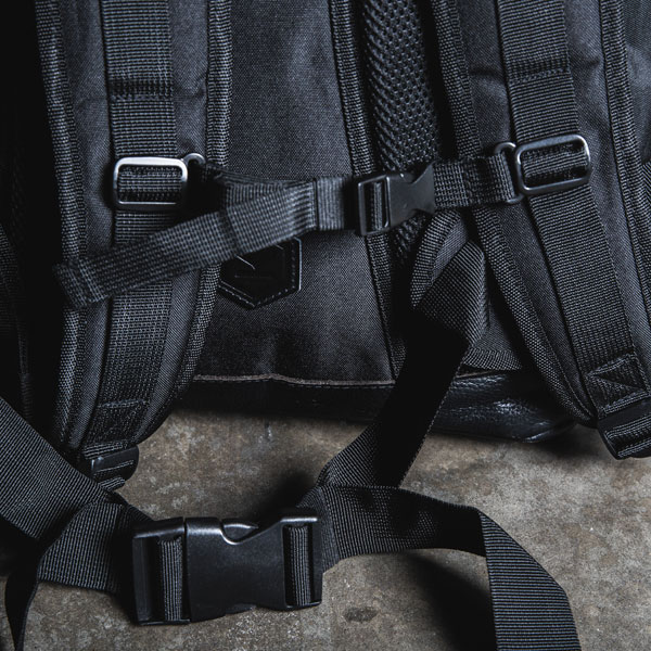 knox_luggage_studio-rucksack-mk2_lifestyle4.jpg