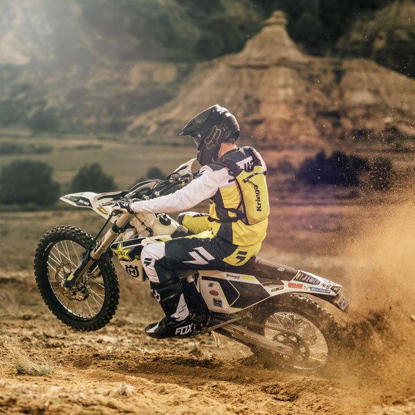 kriega_hydro-2_lime_lifestyle2.jpg