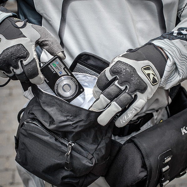 kriega_luggage_r8-waistpack_lifestyle1.jpg