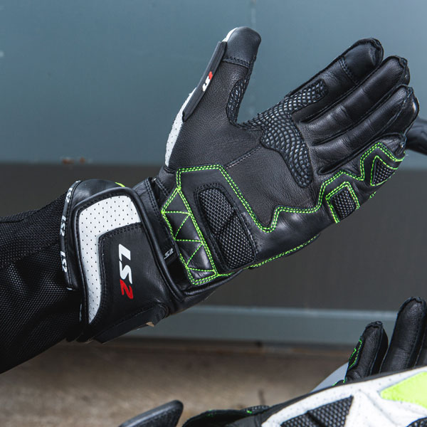ls2_gloves_leather_swift_black-neon-yellow_lifestyle5.jpg