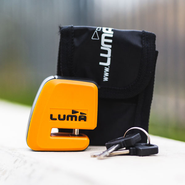 luma_enduro-92-d-mini-disc-block_orange-black_lifestyle2.jpg