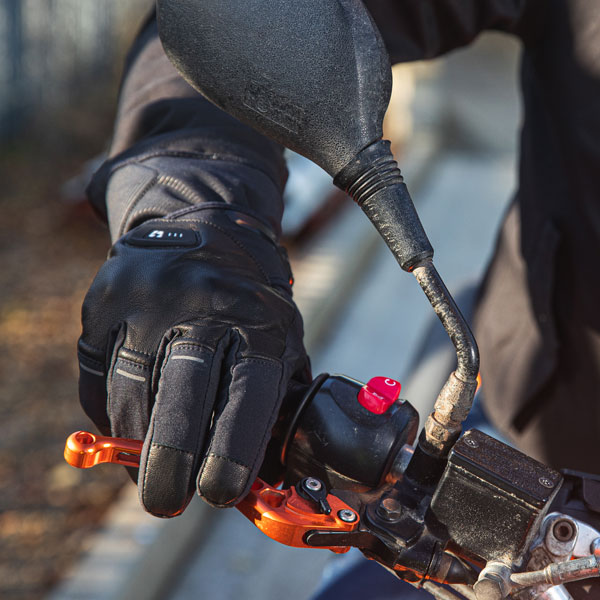 macna_gloves-mixed_era-rtx-heated_black_lifestyle4.jpg