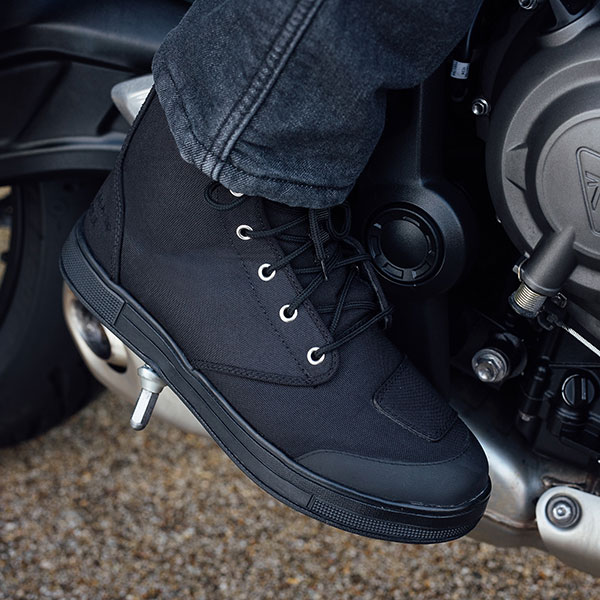 merlin_boots_textile_knots-d3o-canvas_black_lifestyle1.jpg
