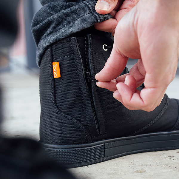 merlin_boots_textile_knots-d3o-canvas_black_lifestyle3.jpg