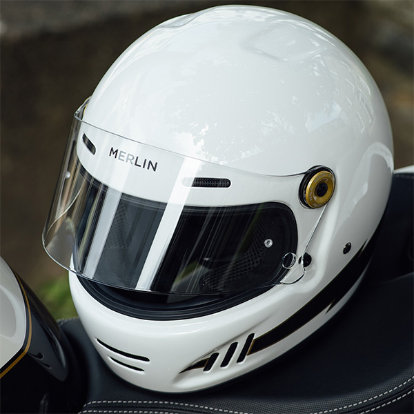 merlin_helmets_revival_flash-optic-white_lifestyle2.jpg