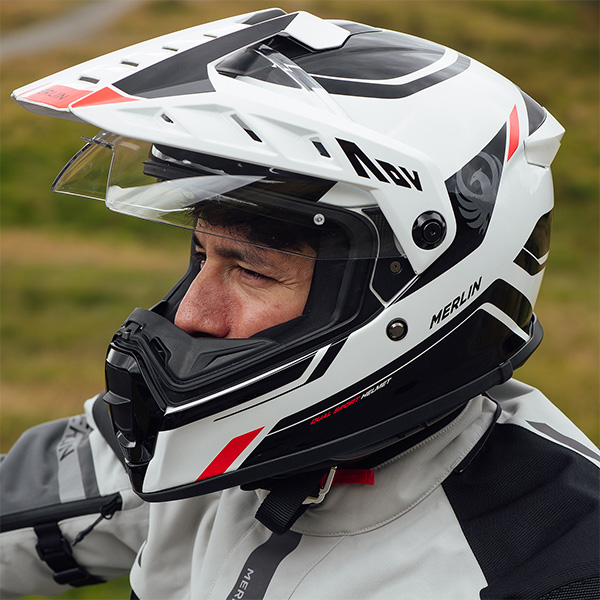 merlin_helmets_torres_block-white-red_lifestyle1.jpg