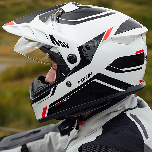 merlin_helmets_torres_block-white-red_lifestyle2.jpg