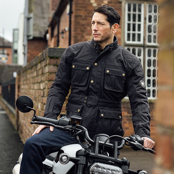 merlin_jacket-textile_burslem-eco_black_lifestyle1.jpg