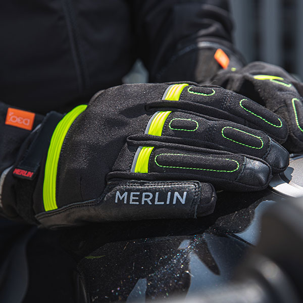 merlin_leather-textile-gloves_tess-2_black-yellow_lifestyle-14.jpg