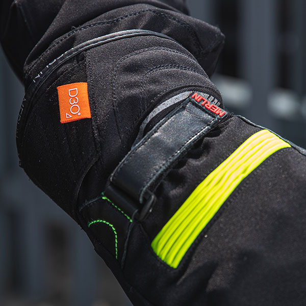 merlin_leather-textile-gloves_tess-2_black-yellow_lifestyle-16.jpg