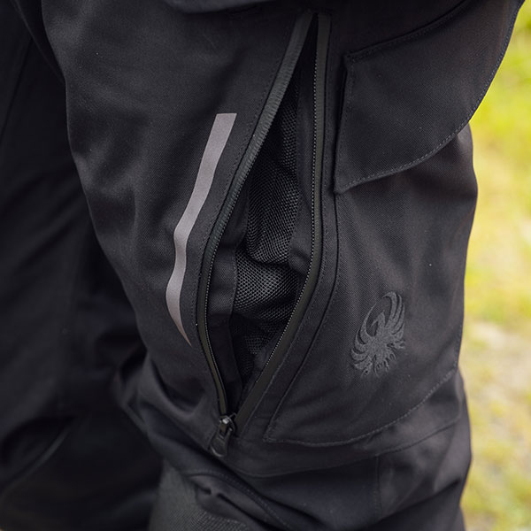 merlin_trousers_textile_akashi-pro-d3o-laminated_black_lifestyle2.jpg