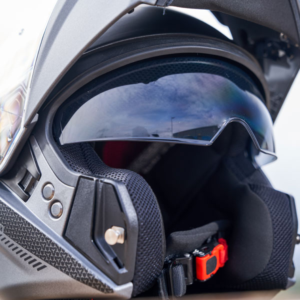 mt_helmets_storm-sv_matt-titanium_lifestyle4.jpg