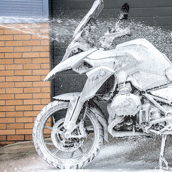 muc-off_cleaning-accessory_pressure-washer-bundle_life-style-2.jpg