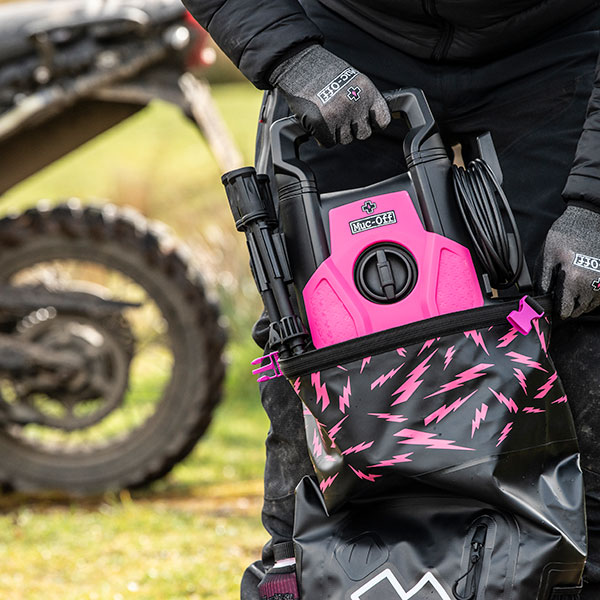muc-off_pressure-washer_lifestyle.jpg