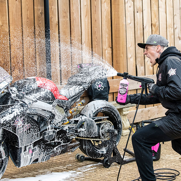 muc-off_pressure-washer_lifestyle_detail2.jpg