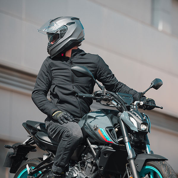 nexx-y-100-core-titanium_lifestyle2.jpg