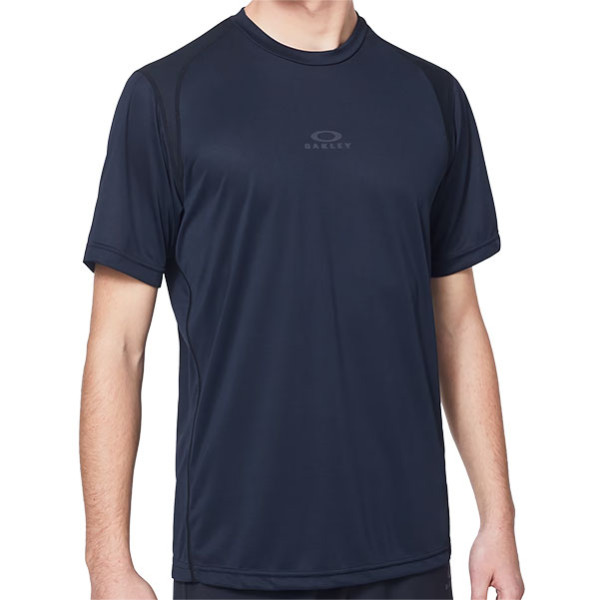 oakley_casual-wear_t-shirt_foundational-training-short-sleeve_blackout_detail1.jpg