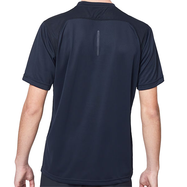 oakley_casual-wear_t-shirt_foundational-training-short-sleeve_blackout_detail2.jpg