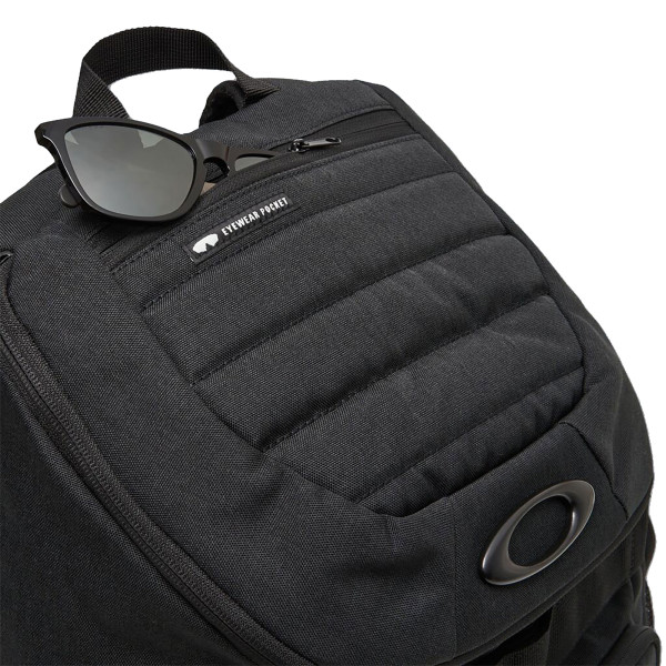 oakley_luggage_backpack_enduro-3-0-big_blackout_detail3.jpg