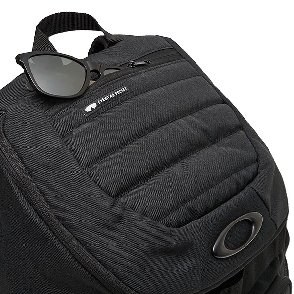 oakley_luggage_backpack_enduro-3-0-big_blackout_detail4.jpg