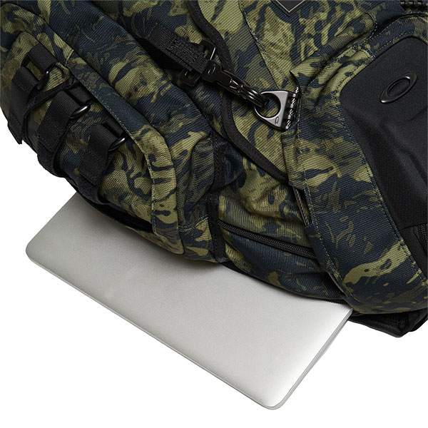 oakley_luggage_backpack_kitchen-sink_camo-green_detail1.jpg