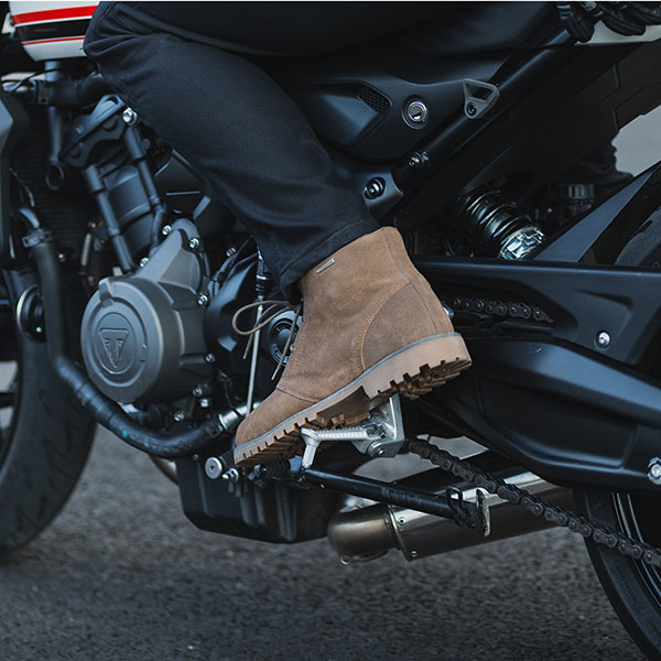 oxford-clothing_boots_desert_brown_lifestyle2.jpg
