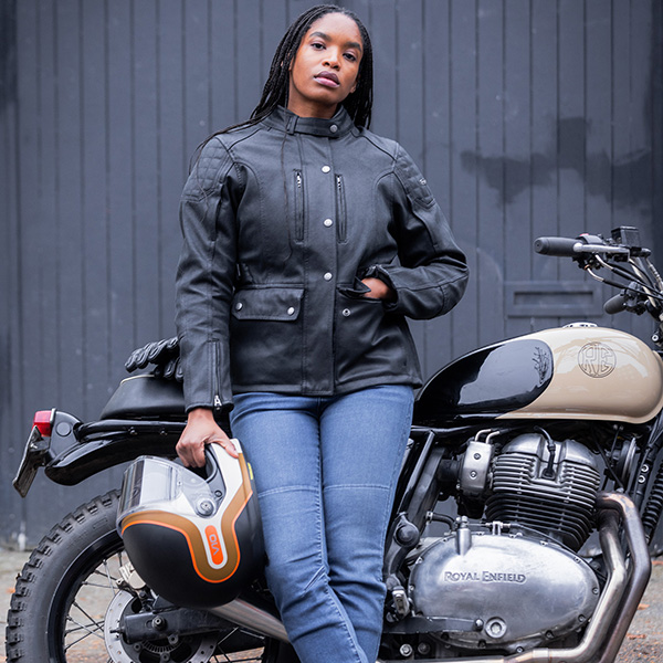 oxford-ladies-sterling_d2d-wax-jacket_black_lifestyle4.jpg