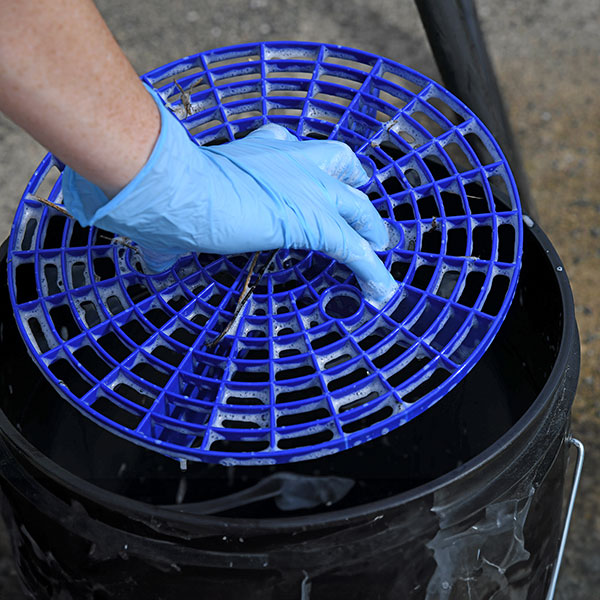 oxford_20l_wash_bucket_&_debris_filter_lifestyle1.jpg