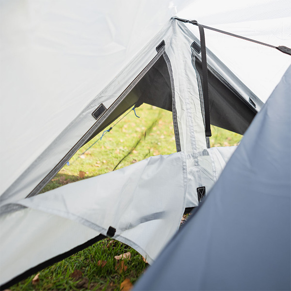 oxford_accessories_micro-tent_lifestyle3.jpg