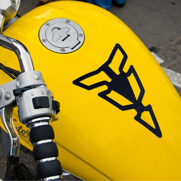 oxford_accessories_soft-gel-tank-protector_scorpion_lifestyle1.jpg